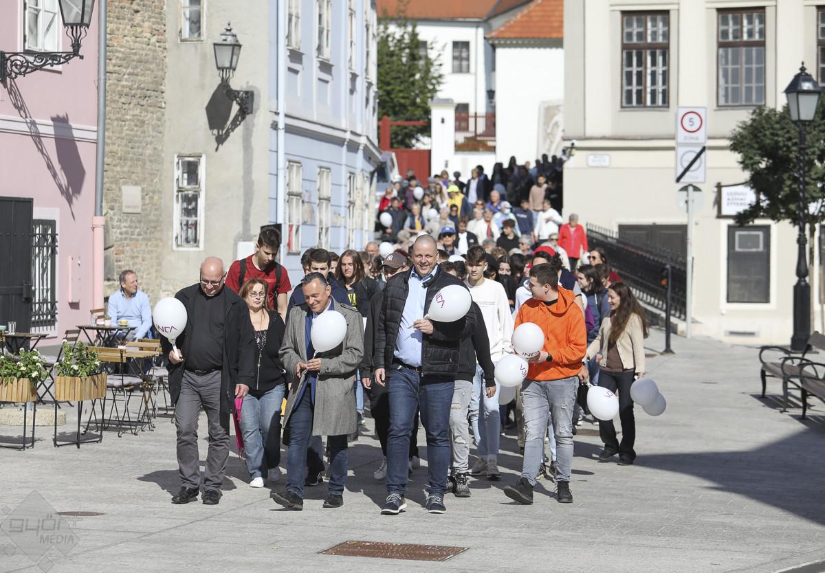 Alzheimer világnap: séta a demenciával élő  betegekért